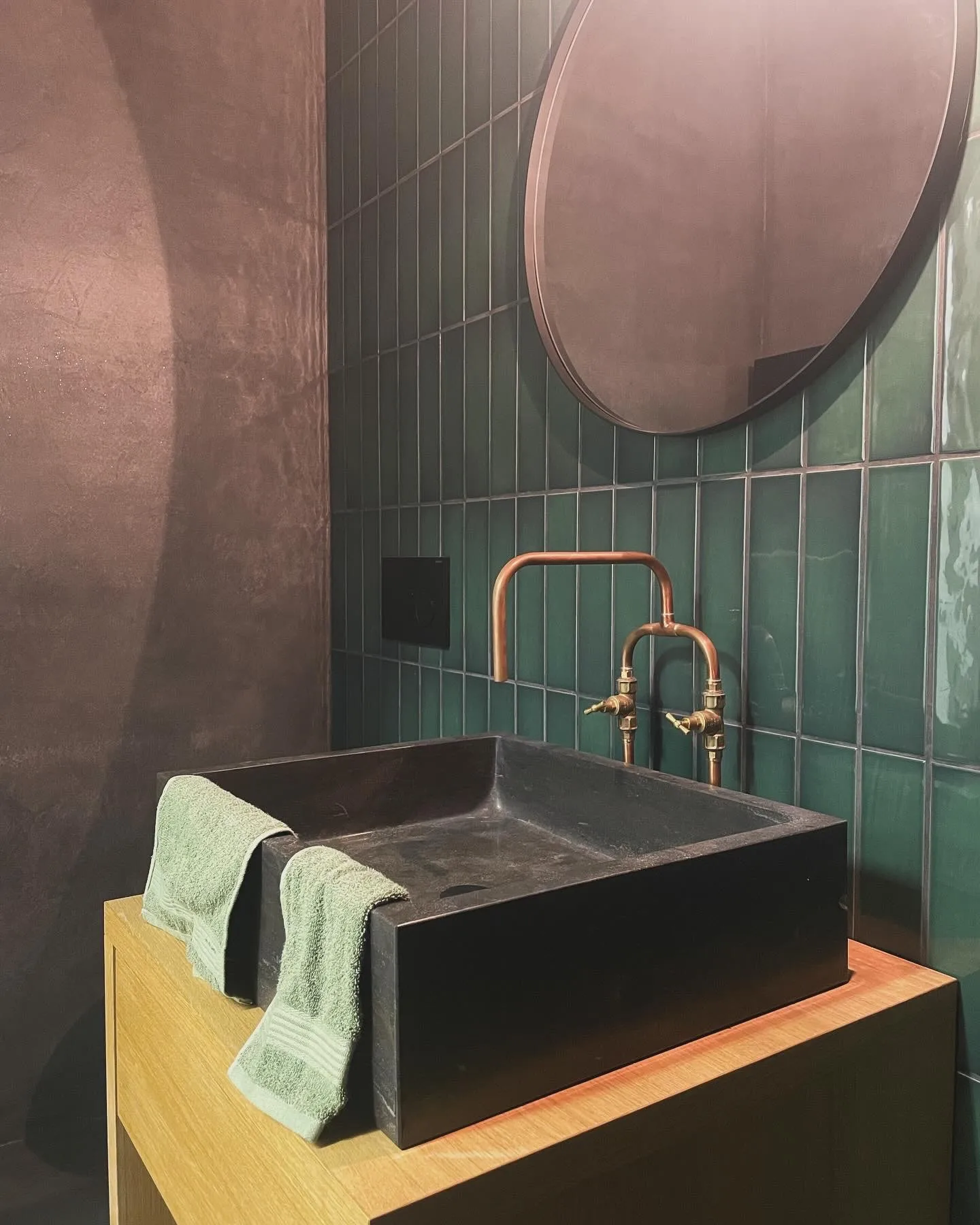 Fachgerechte Fliesenverlegung im Badezimmer