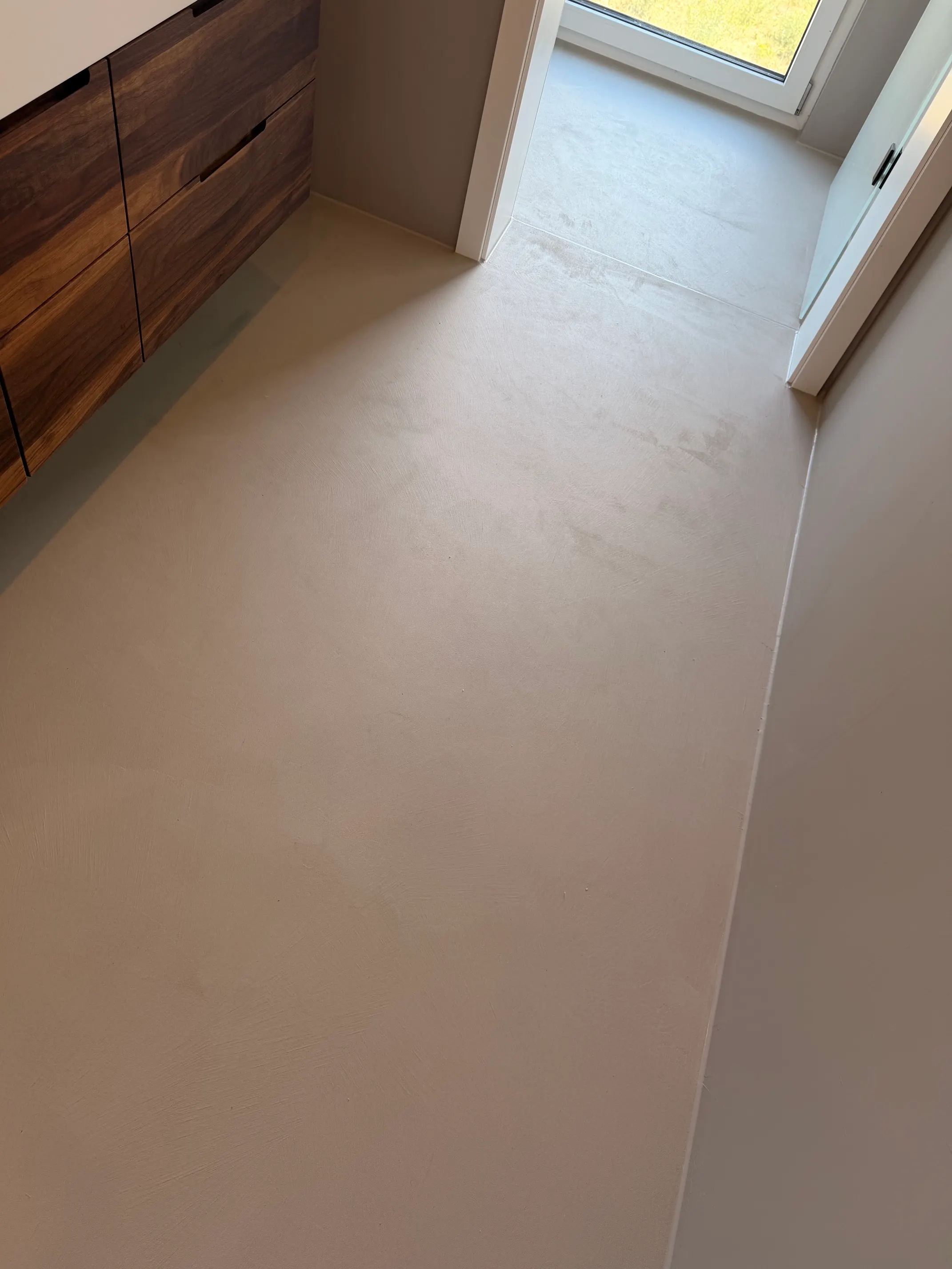 Fugenlose Oberfläche in Spachteltechnik